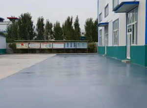 沧州彩色路面喷涂翻新的材料对冬季